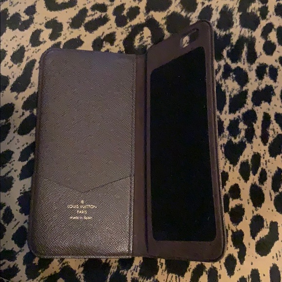 Louis Vuitton 6+ iPhone cover - Picture 2 of 4